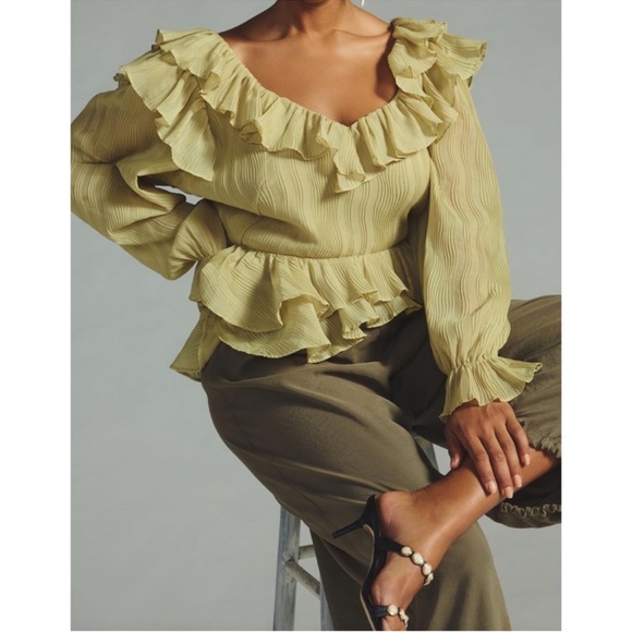 En Elly V-neck Ruffle Blouse - Picture 12 of 15